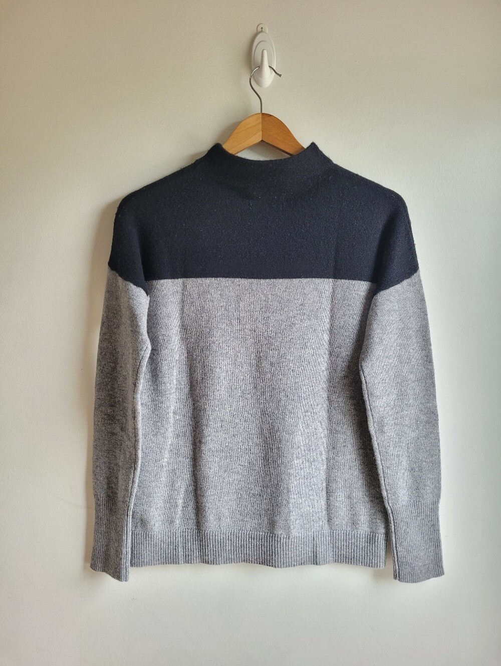 Tahari 100% Cashmere Pure Luxe Men's  Mock Neck Sweater Black and Light Gray S